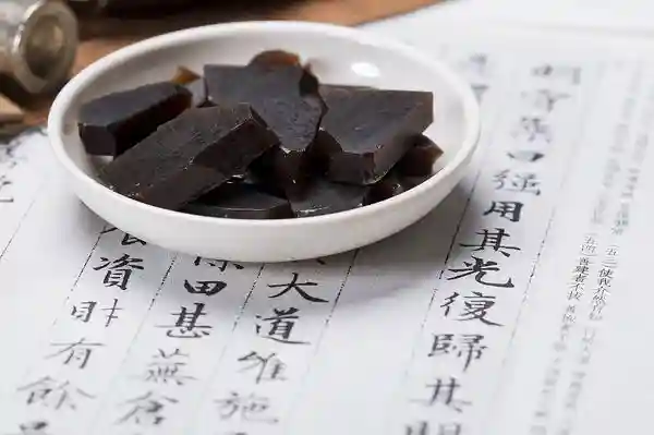 夏天也能吃阿胶吗？中医专家：四季都可用，但夏天吃须配伍