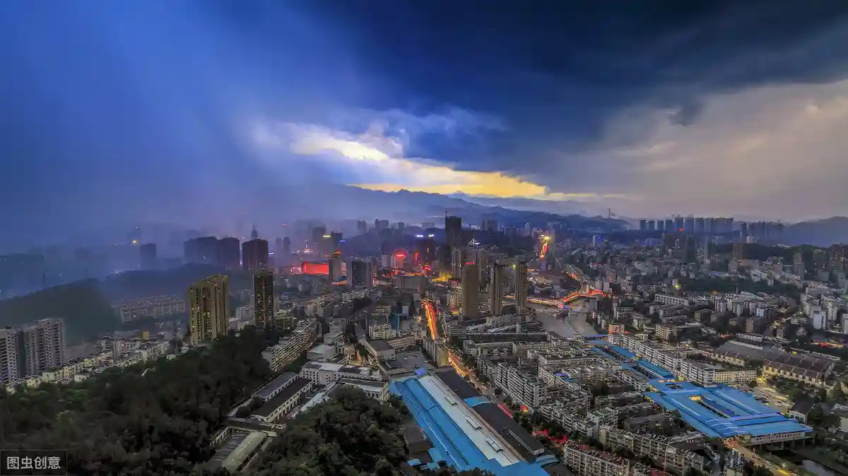 「十堰」十堰，以崛起新姿走向更加美好的未来