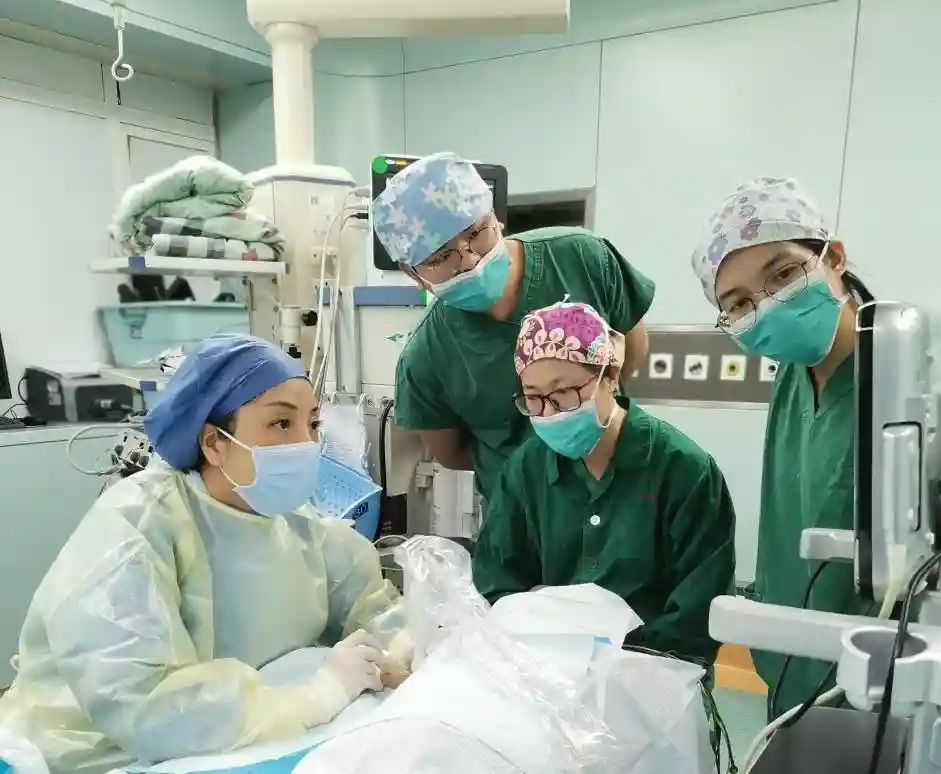 南大二附院多学科团队运用舒适化PICC置管技术成功为患儿开通生命通路