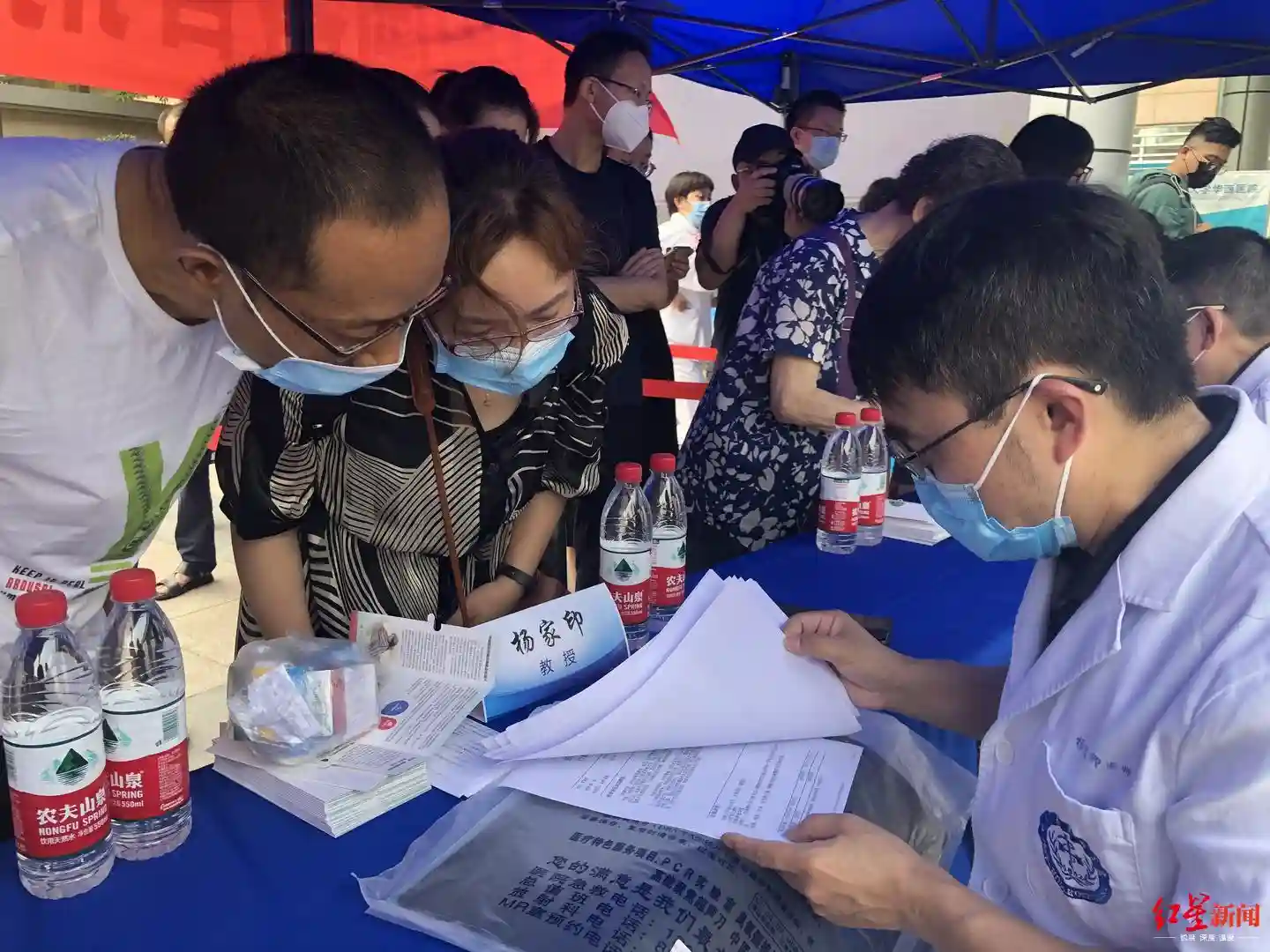 “人体器官捐献，我愿意”器官移植咨询义诊，不到1小时二三十人登记