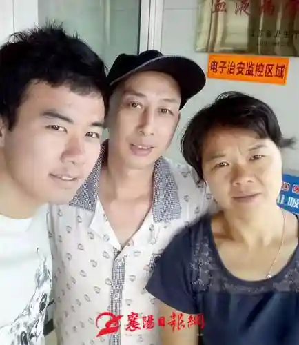 父亲突患白血病 襄阳“90后”哥俩争相献骨髓救父